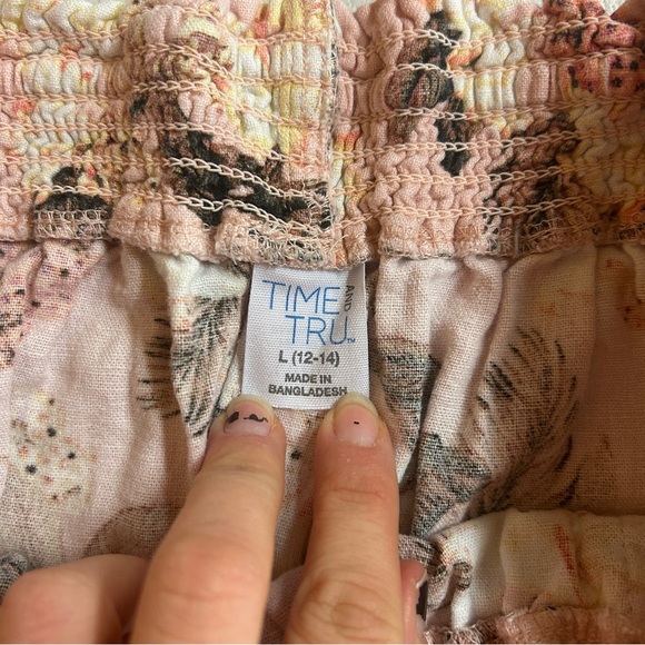 Time and Tru Floral Pink Cargo Shorts - Size L - Picture 2 of 3